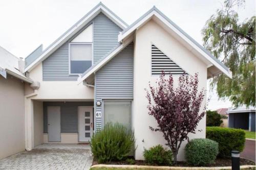 Broadwater Villa | Relax by the Sea at Cape View Resort with Family-Friendly Fun