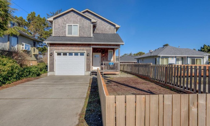 Seaside House | Seaside Retreat: Family-Friendly with Breakfast Included