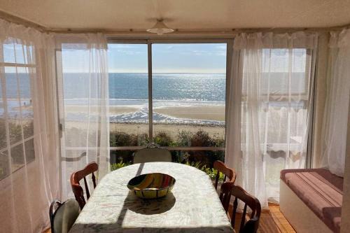 Parapara House | Seaside Retreat at By the Seashaw - Family & Pet Friendly