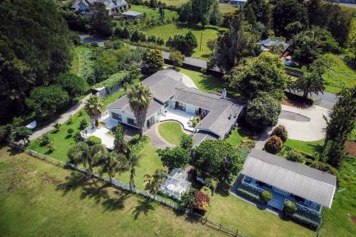 Karaka Bed & Breakfast | Bycroft Lodge