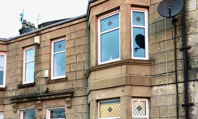 Glasgow Apartment | Elegant ByEvo Almar Villa: Spa, Breakfast & Family-Friendly