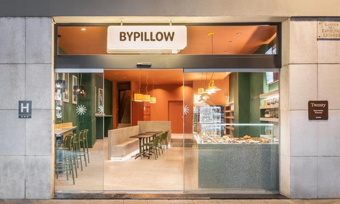 Gothic Quarter Hotel | Discover BYPILLOW Twenty: Highly Rated with Restaurant Access