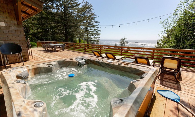 Gold Beach House | Byrdies Beach House: Ocean Views & Private Beach Retreat