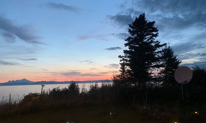 Happy Valley House | Relaxing Byrd's Nest: Pet-Friendly Oceanfront Retreat