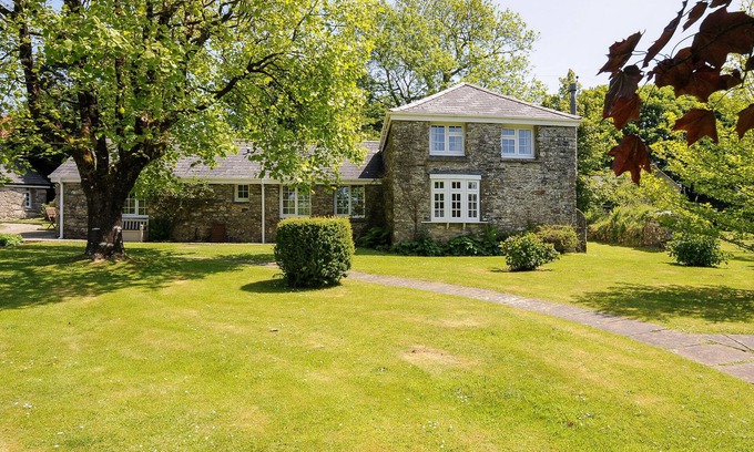 St Teath Cottage | Charming BYRE Cottage with Garden in Camelford