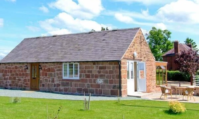 Halfway House Cottage | Discover BYRE COTTAGE: Cozy Getaway with Garden Access