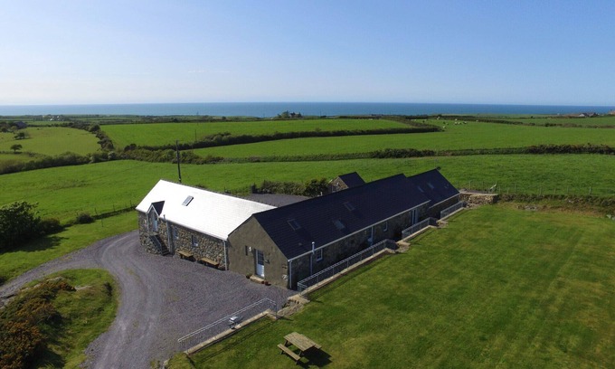 Garn Fadryn House | Discover Bythynnod Lleuddad Cottages: Pet-Friendly Retreat