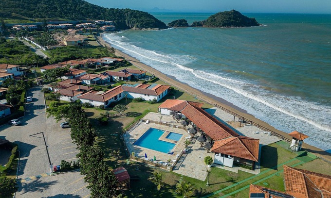 Cem Bracas House | Bz60 House in a condominium right on the sand