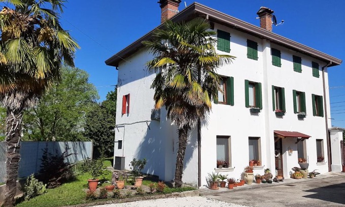Fraforeano Bed & Breakfast | Stylish cà bianca: Pet and Child Friendly Retreat
