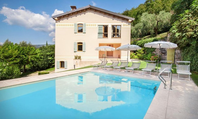 Garda Villa | Relax at Cà Cantoni: Poolside Retreat for Families & Pets