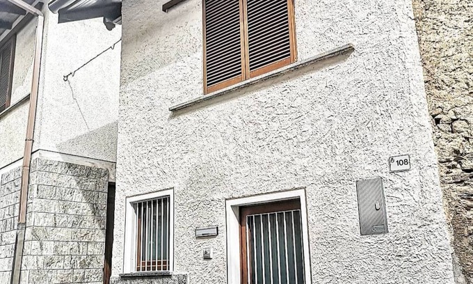 Brovello House | Guest Rated 10/10: Cà dal Lusciàt - Umbrella House Awaits