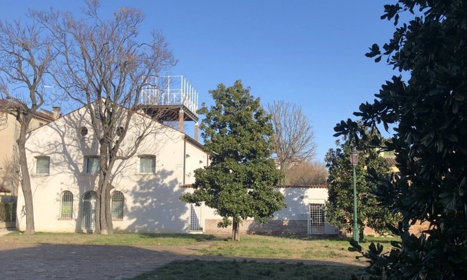 Cannaregio Apartment | Elegant Cà degli Archi 2: Quiet Retreat Near Train Station