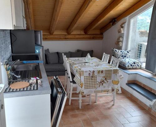 Boragni Apartment | Oceanfront Cà di Pippo "Tasso" Apartment with 9.4 Rating
