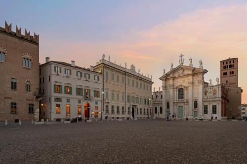 Old Town Hotel | Discover Cà Uberti Palace Hotel: 4-Star Comfort Awaits
