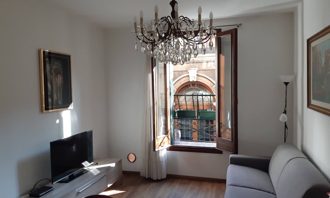 Cannaregio Apartment | Experience Ca' Valeria: Oceanfront Haven with Spa & Hot Tub