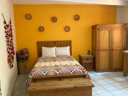 Jalatlaco Apartment | Cozy Room Near Santo Domingo with Kitchen Access