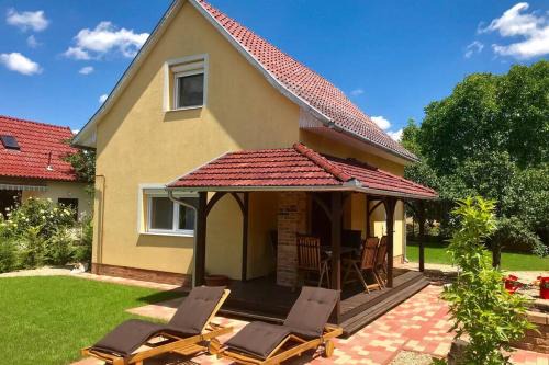 Gyoparosfuerdo House | Family-Friendly Retreat at Cédrus Nyaralóház, Gyopárosfürdő
