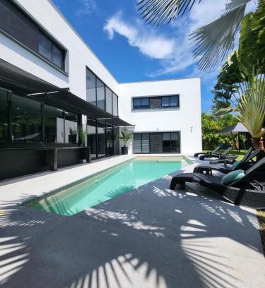 Playacar Villa | Elegant Villa Moderne Playacar Steps from the Beach