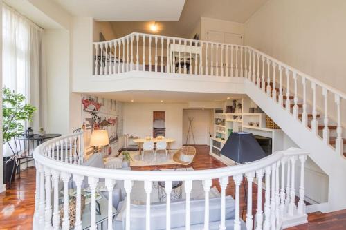 Maria Auxiliadora Apartment | Elegant Duplex in Central Vigo - Child Friendly & Rated 8.9