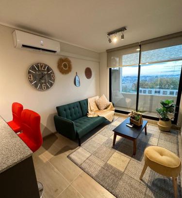 Los Angeles Apartment | Central 1 Bedroom Apartment with Pool Access