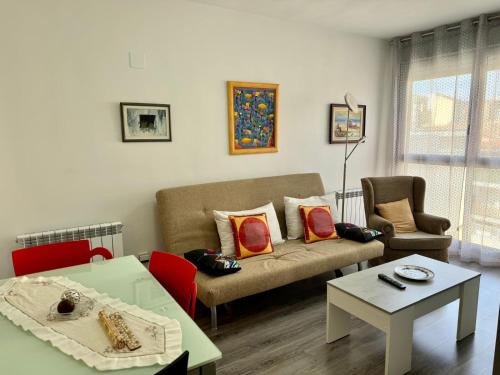 San Pablo Apartment | Family-Friendly 2-Bedroom Central Apartment Retreat