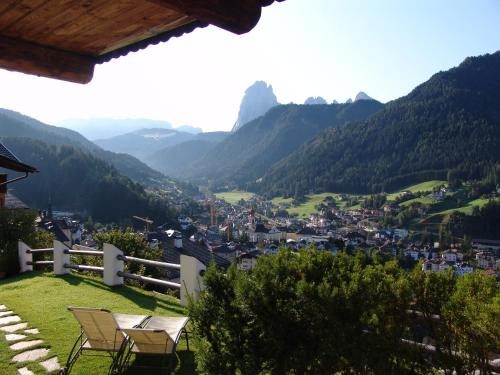 Ortisei Apartment | Pet Friendly Escape at Cësa Marmolada - 4 Star Excellence