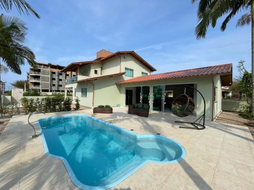 Governador Celso Ramos House | Scenic Casa Near the Beach with Pool and Pet-Friendly Perks