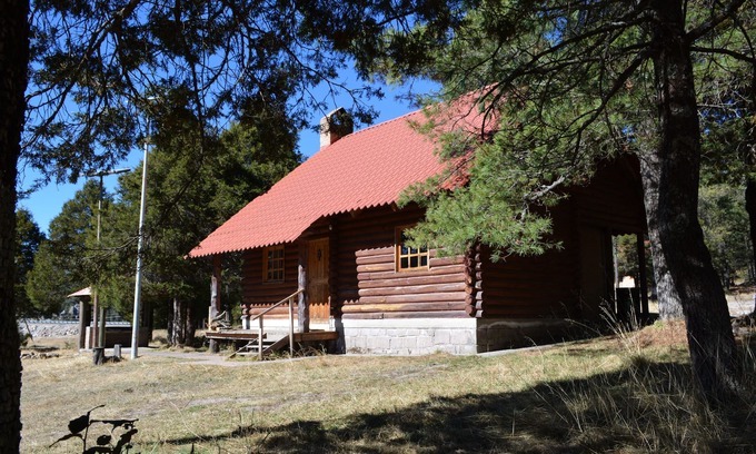 Pueblo Nuevo Cabin | Relaxing Cabana Stay Near Parque la Pirámide with Spa