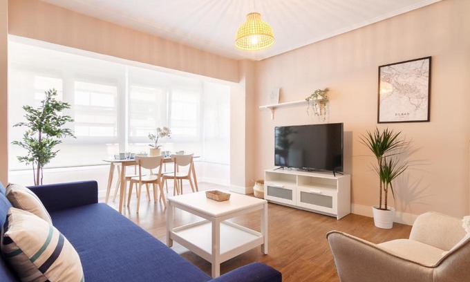 Algorta Apartment | Bright and Inviting Hotel Just 5 Minutes from the Beach