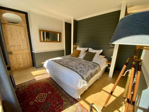 Saint-Valery-sur-Somme Bed & Breakfast | Discover Côté Baie: Family-Friendly Getaway with High Ratings