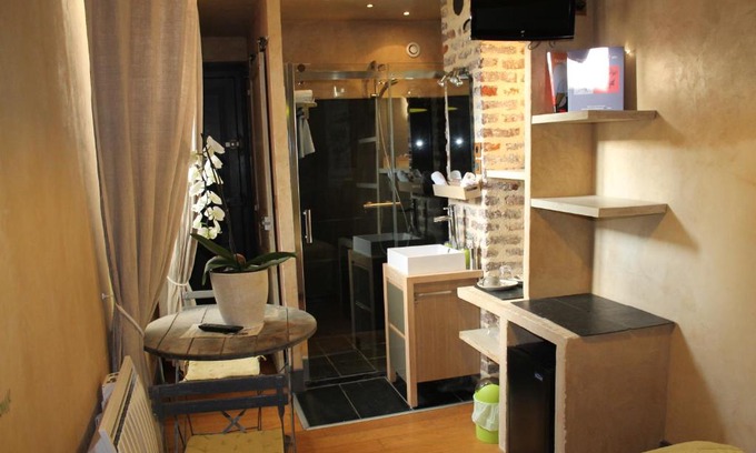 Charleville-Mezieres Bed & Breakfast | Oceanfront Family Escape at Côté Chambres - Rated 8.5/10