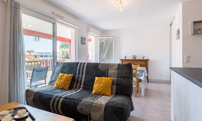 Soustons House | Experience Côté du Lac: Oceanfront Bliss with Spa Retreat