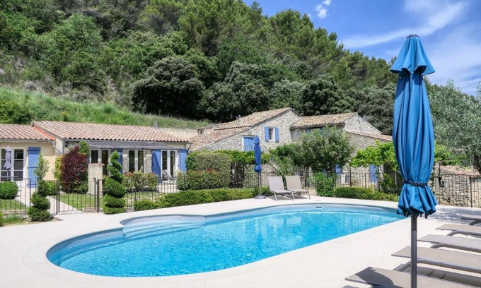Crestet Bed & Breakfast | Experience Relaxation at Côté Lavande with Ocean Views