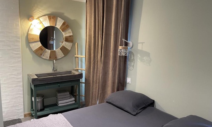 Capestang Apartment | Inviting Stay at Côté Nuit: Breakfast & Child-Friendly