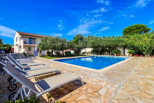 Beaucaire Apartment | Family-Friendly Stay at Côté Oliviers with Pool Access