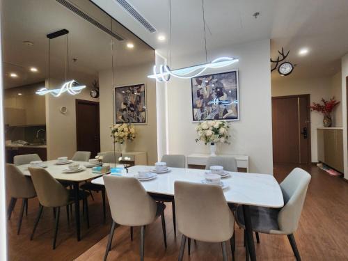 Tu Liem Apartment | Tranquil 2-Bedroom Apartment at The Matrix One with Ocean View