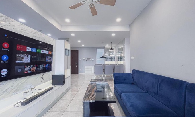 District 7 Apartment | Experience Sunrise City View: Pet Friendly & Family Fun