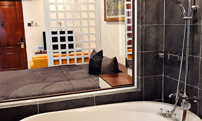 Phuoc Long House | Stylish Coastal Apartment with Bathtub Near Nha Trang Beach