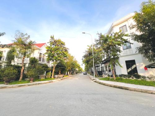 Huong Thuy House | Cozy KenPi Homestay with Pool & Oceanfront Views
