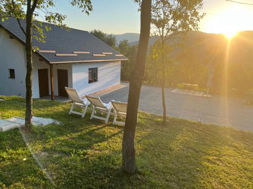 Viseu de Sus House | Oceanfront Escape at Căsuța bunicii - Family Friendly Stay