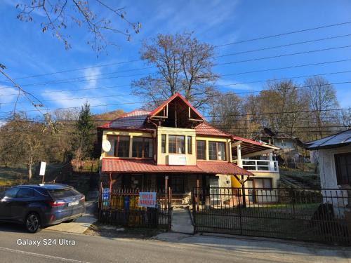 Visinesti Cabin | CĂSUȚA DIN ȘIPOT pe Cricovul Dulce