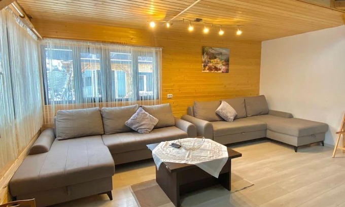 Zarnesti House | Pet-Friendly Getaway at Căsuța din CRAI - Rated 9.5/10