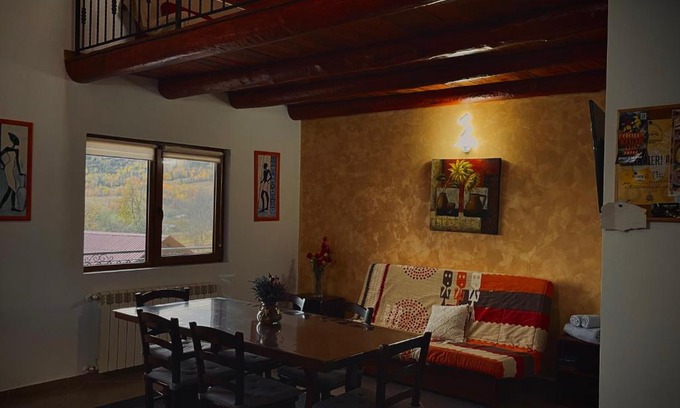 Partestii de Sus House | Experience Căsuța din livezi: Perfect for Families & Pets