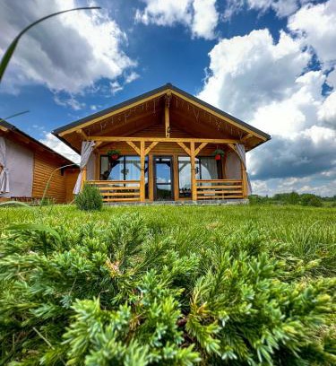 Ocna Sugatag Cabin | Pet-Friendly Căsuțele din Poiană with Kitchen Amenities