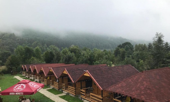 Valea Doftanei House | Cozy Căsuțele Doftanei: Pet-Friendly with Ocean Views