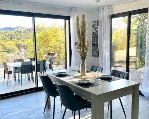Greoux-les-Bains Apartment | Pet-Friendly Haven with Ocean Views at Cœur de Provence