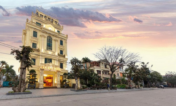 Cam Pha Hotel | Cẩm Bình Hotel: Ocean View & Family-Friendly Comfort