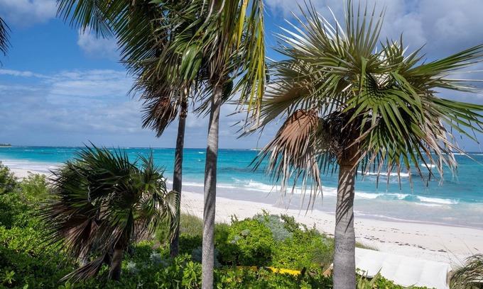 Double Bay House | Relaxing C Breeze 4 Bedroom Home with Oceanfront Views