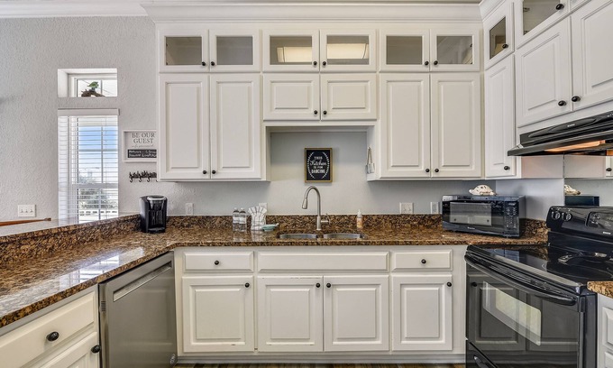 El Centro Beach Condo | Enjoy Family-Friendly Amenities at C Dreams by Book That Condo