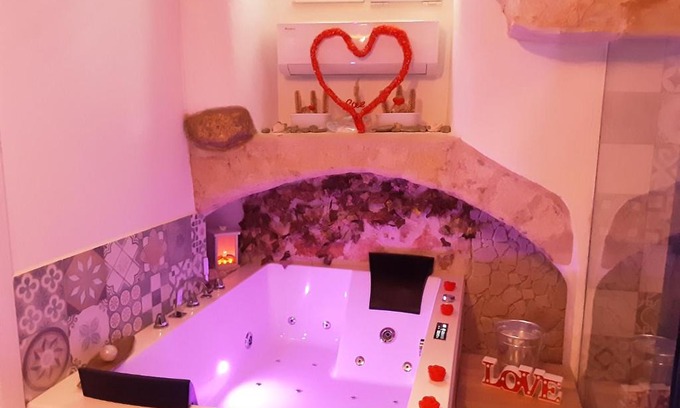 Altamura Bed & Breakfast | Relax at C'era una volta: Hot Tub & Breakfast Awaits!